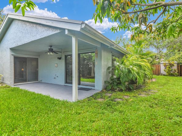 990 NW 89th Ave, Plantation FL 33324