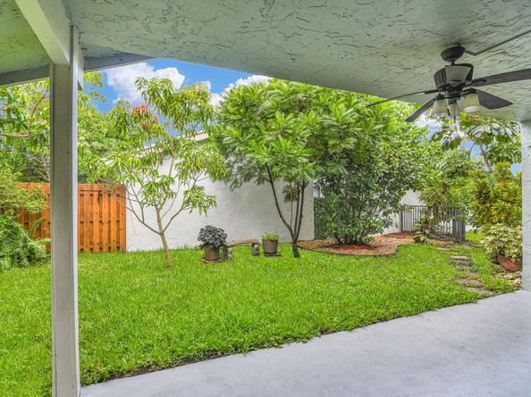 990 NW 89th Ave, Plantation FL 33324