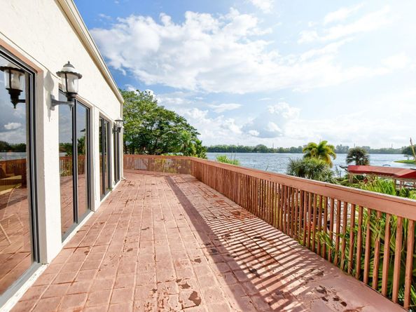 45 Centennial Court, Deerfield Beach FL 33442