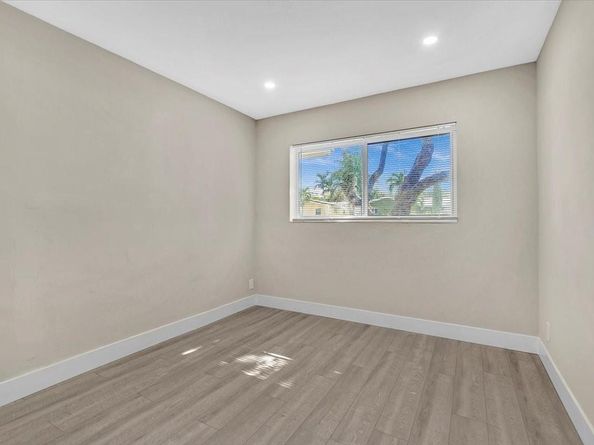 4687 NE 18th Ave, Oakland Park FL 33334