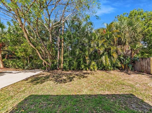 4687 NE 18th Ave, Oakland Park FL 33334