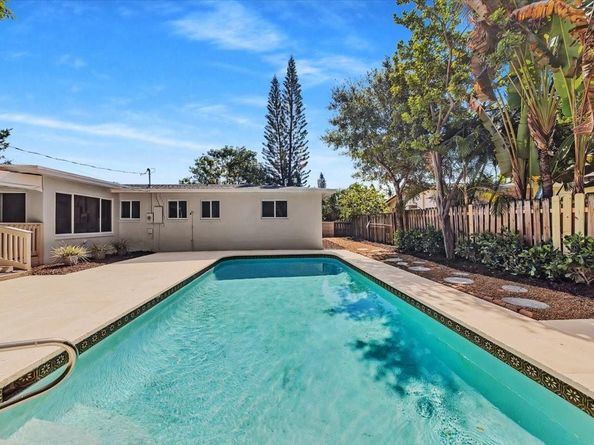 4687 NE 18th Ave, Oakland Park FL 33334