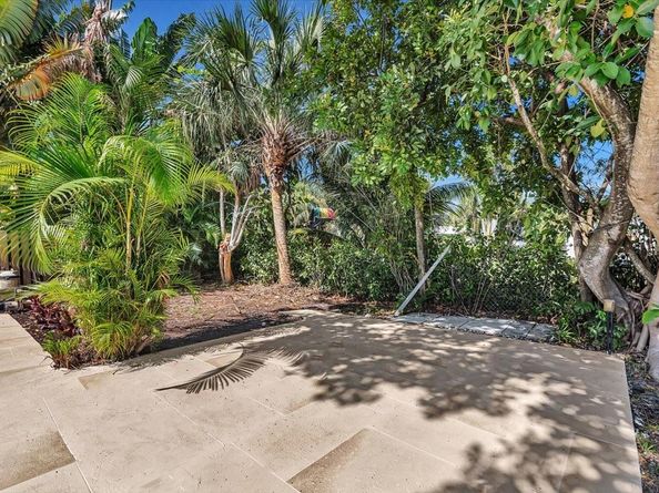 4687 NE 18th Ave, Oakland Park FL 33334
