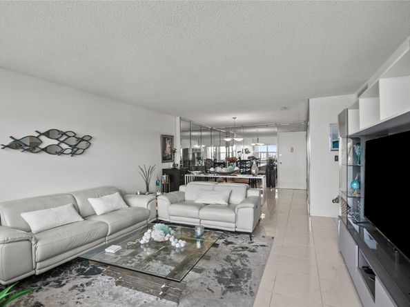 401 Golden Isles Dr 1102, Hallandale Beach FL 33009
