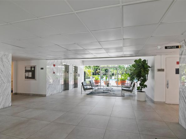 401 Golden Isles Dr 1102, Hallandale Beach FL 33009