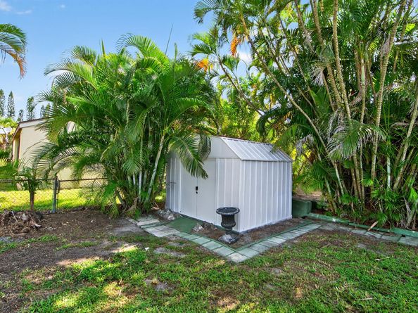 5531 S 35th Court, Greenacres FL 33463