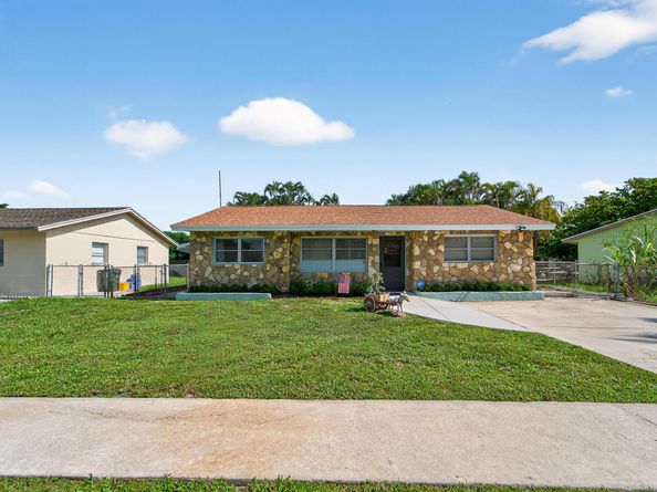 5531 S 35th Court, Greenacres FL 33463