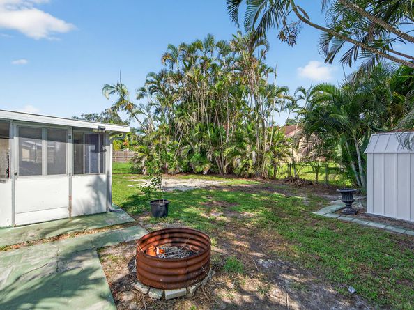 5531 S 35th Court, Greenacres FL 33463