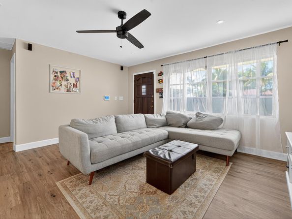 5531 S 35th Court, Greenacres FL 33463
