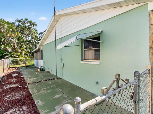 5531 S 35th Court, Greenacres FL 33463