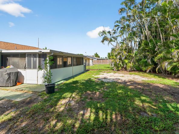 5531 S 35th Court, Greenacres FL 33463