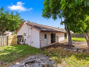 711 SW 95th Ter, Pembroke Pines FL 33025