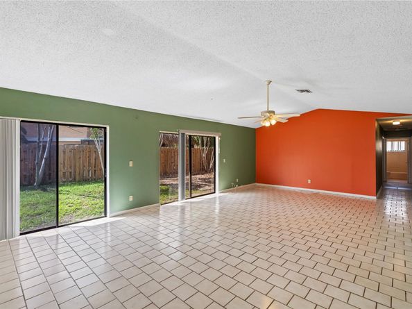 711 SW 95th Ter, Pembroke Pines FL 33025