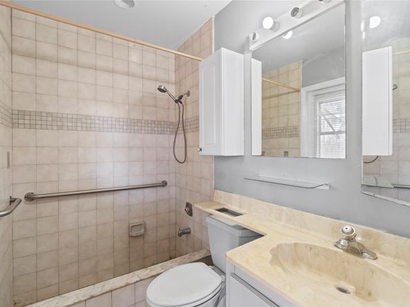 711 SW 95th Ter, Pembroke Pines FL 33025