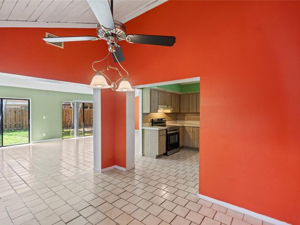 711 SW 95th Ter, Pembroke Pines FL 33025