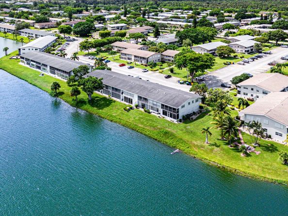 354 Chatham R, West Palm Beach FL 33417