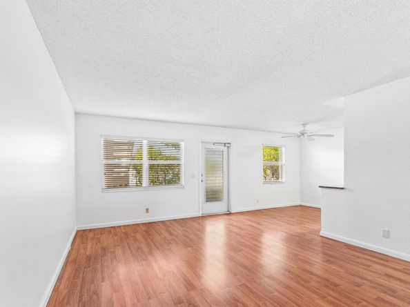 354 Chatham R, West Palm Beach FL 33417