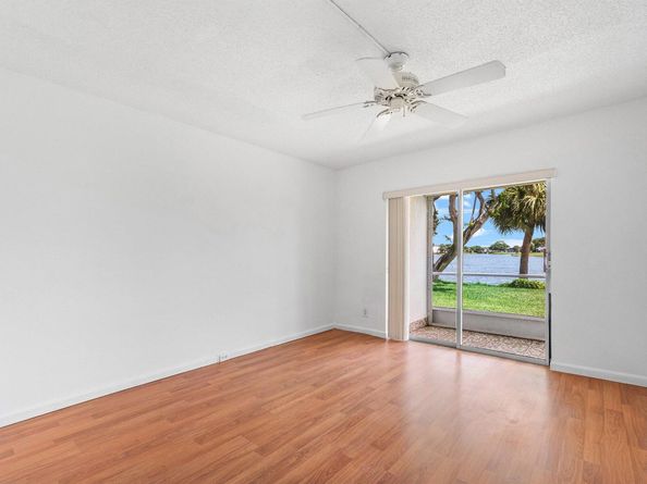 354 Chatham R, West Palm Beach FL 33417