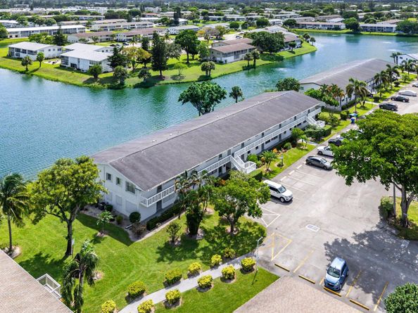 354 Chatham R, West Palm Beach FL 33417