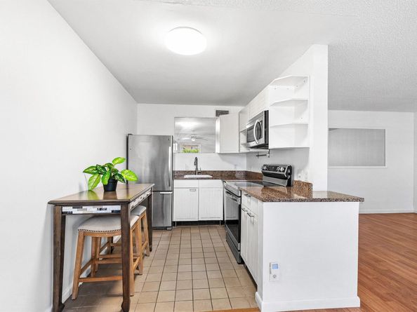354 Chatham R, West Palm Beach FL 33417