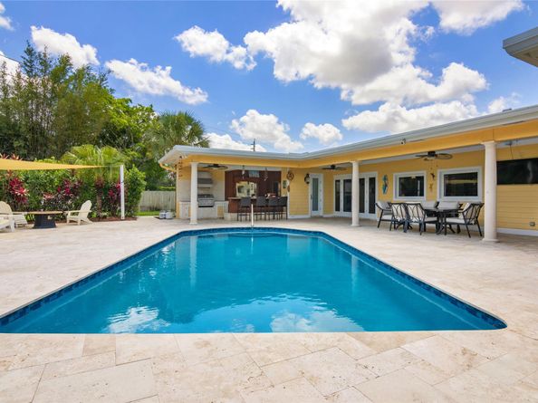 16686 Golfview Dr, Weston FL 33326