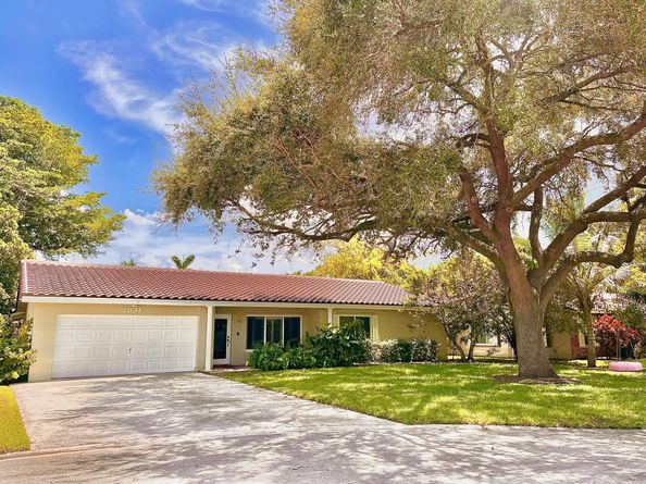 2831 NW 88th Ter, Coral Springs FL 33065