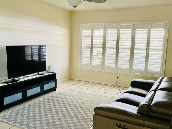 2831 NW 88th Ter, Coral Springs FL 33065