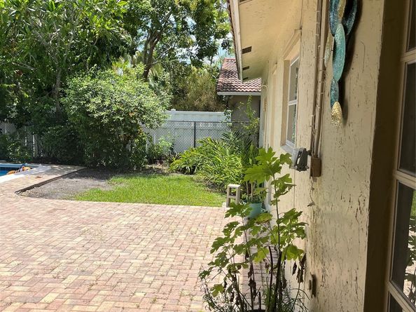 2831 NW 88th Ter, Coral Springs FL 33065