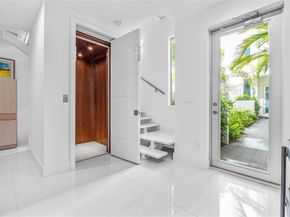 244 Garden Ct 244, Lauderdale By The Sea FL 33308