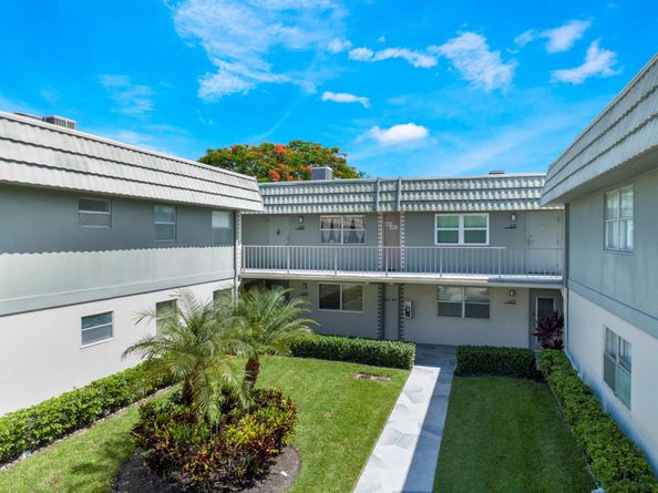 652 Flanders N, Delray Beach FL 33484