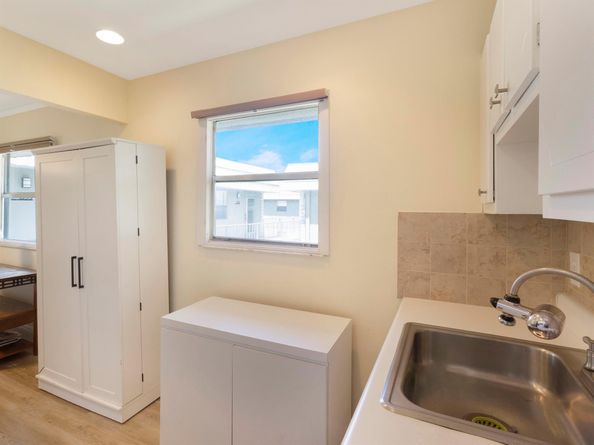 652 Flanders N, Delray Beach FL 33484