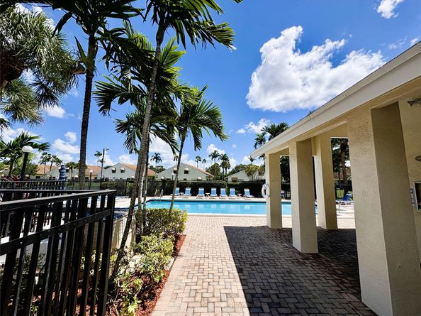 10130 NW 33rd Pl, Sunrise FL 33351