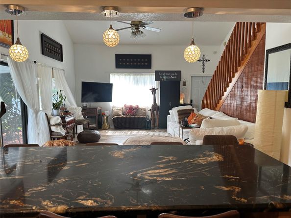 10130 NW 33rd Pl, Sunrise FL 33351