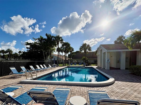 10130 NW 33rd Pl, Sunrise FL 33351