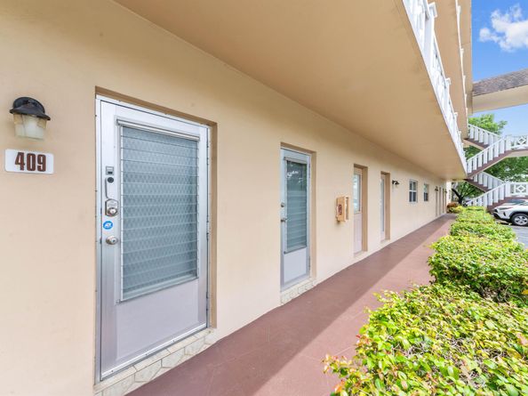 3530 NW 52nd Avenue 409, Lauderdale Lakes FL 33319