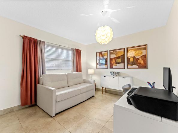 3530 NW 52nd Avenue 409, Lauderdale Lakes FL 33319