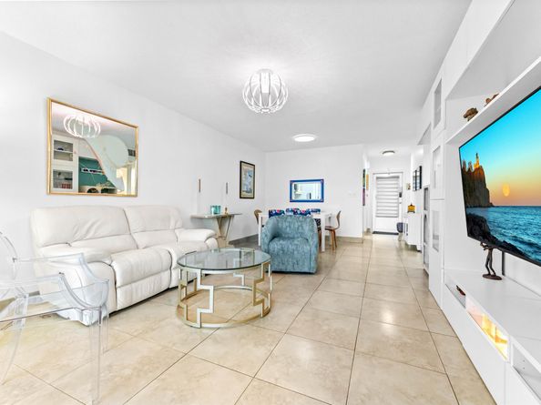 3530 NW 52nd Avenue 409, Lauderdale Lakes FL 33319