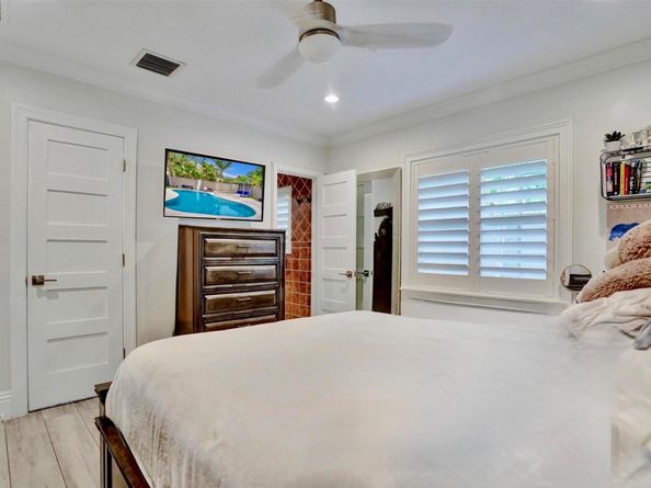1514 Middle River Dr, Fort Lauderdale FL 33304