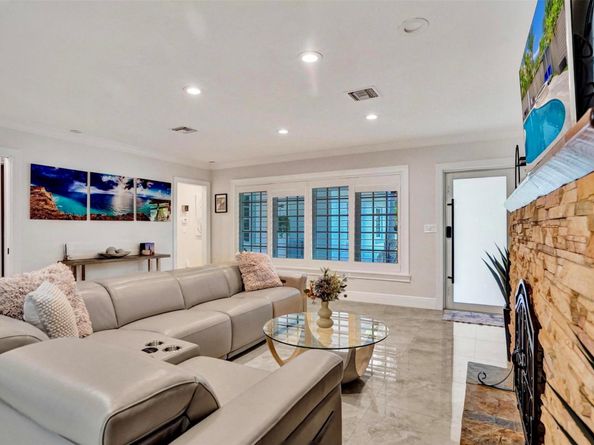 1514 Middle River Dr, Fort Lauderdale FL 33304