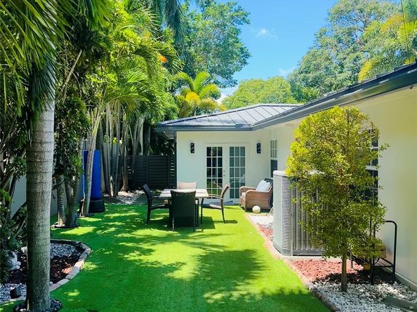 1514 Middle River Dr, Fort Lauderdale FL 33304