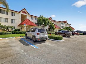 110 Half Moon Circle D2, Hypoluxo FL 33462