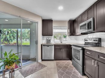 3524 Via Poinciana
