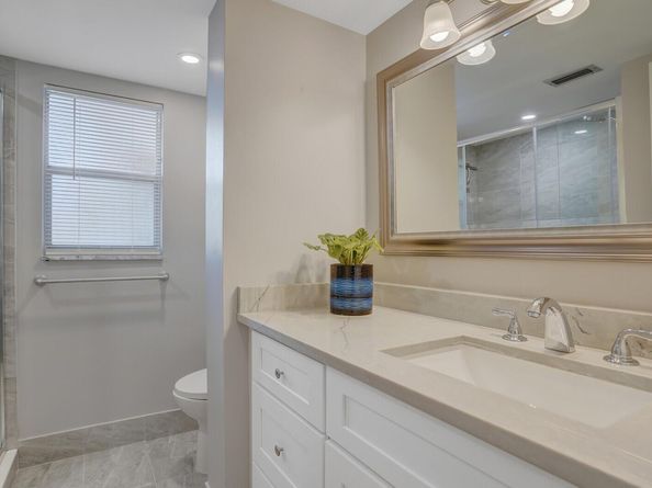 3524 Via Poinciana 102, Lake Worth FL 33467