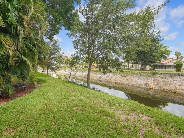 3524 Via Poinciana 102, Lake Worth FL 33467