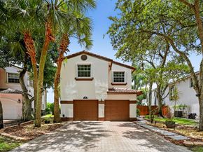 9861 Fairway Cove Ln, Plantation FL 33324