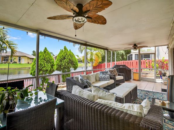 9861 Fairway Cove Ln, Plantation FL 33324