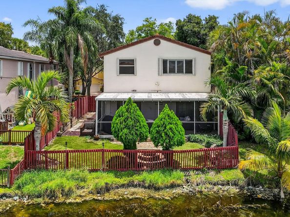 9861 Fairway Cove Ln, Plantation FL 33324