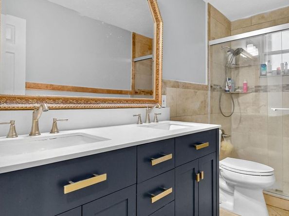 9861 Fairway Cove Ln, Plantation FL 33324