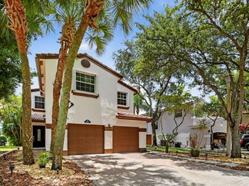 9861 Fairway Cove Ln