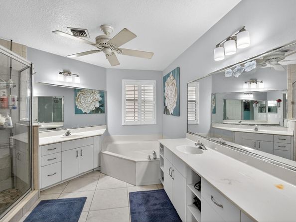 9861 Fairway Cove Ln, Plantation FL 33324